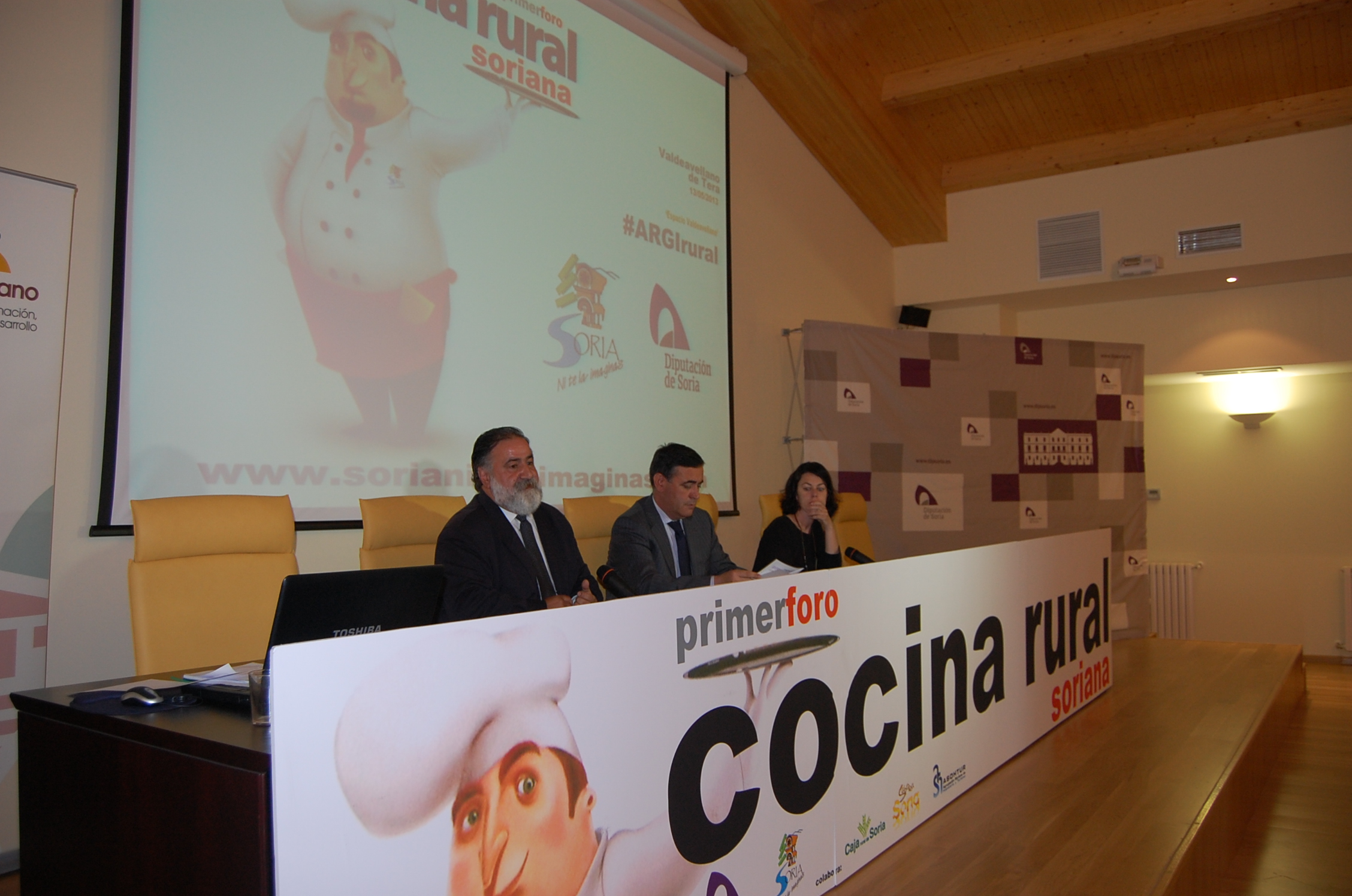 EL PRESIDENTE DE LA DIPUTACIÓN INAUGURA EL PRIMER FORO DE COCINA RURAL SORIANA CELEBRADO EN VALDEAVELLANO DE TERA CON LA ASISTENCIA DE UN CENTENAR DE RESTAURANTES DE LA PROVINCIA Y LA CAPITAL